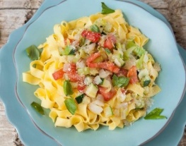 receptenvandaag vegetarische pasta met courgette en tomaat