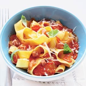 1 pappardelle in pittige saus