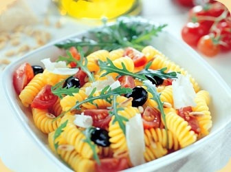 1 pastasalade met tomaatjes en rucola