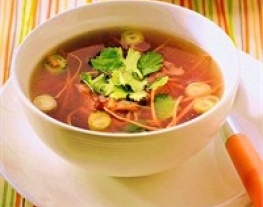 6 oosterse bouillon met wortel en rosbief