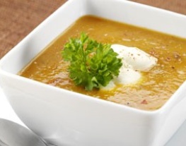 6 kerriesoep met appel en kipblokjes