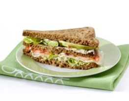 Sandwich_met_kipfilet_avocado_en_tomaat_met_Hollandse_sla_recepten_vandaag