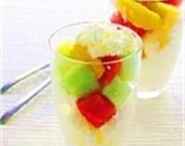 recepten-vandaag-iJskoude-honingyoghurt-met-vers-fruit