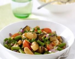 gewokte_kip_met_sperziebonen_aubergine_kerstomaatjes_en_pijnboompitten_recepten_vandaag