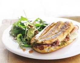 recepten_vandaag_panini_met_casselerrib_en_pesto