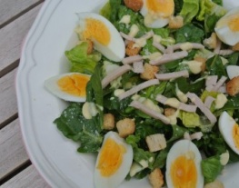 recepten_vandaag_caesar_salad_met_gerookte_kip_en_dressing