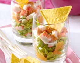 recepten_vandaag_Krabsalade_met_groene_sla_en_pittige_gedroogde_tomatensaus