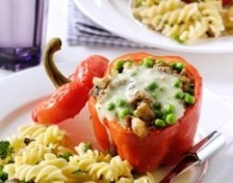 recepten vandaag Gevulde paprikas met erwtjes, gehakt 4 kazensaus en peterseliepasta 1392