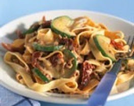 recepten vandaag Tagliatelle met gehakt, gedroogde tomaten en courgette 1282