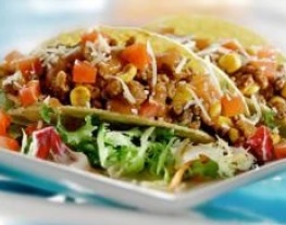 Tacos-met-gehakt-mais-tomaat-en-saus
