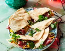 receptenvandaag flatbread met pompoenhummus en gerookte eend
