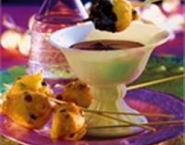 mini-oliebollen-met-chocoladedip-recepten-vandaag