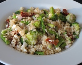 receptenvandaag quinoasalade met feta, broccoli en groene asperges