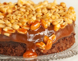 receptenvandaag Brownietaart met karamel en pinda's