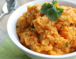 Francesca-Kookt_zoete-aardappelpuree-met-koriander_1_uitgelicht-680x450