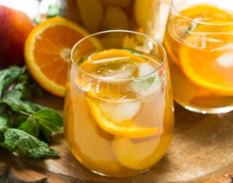 homemade-perzik-sinaasappel-ice-tea-recepten-vandaag