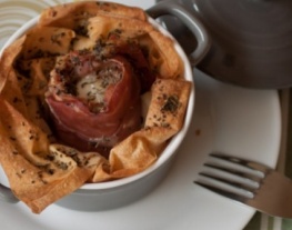 Geitenkaas-met-parmaham-in-filodeeg
