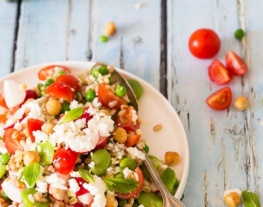 tuinboontjes-en-tomaat-salade-met-gemengde-granen-en-feta-recepten-vandaag
