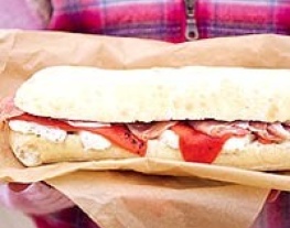 15 ciabatta met parmaham, mozzarella en gegrilde paprika