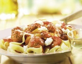  gehaktballetjes in tomatensaus met paprika en mozzarella