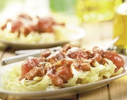 1 tagliatelle met parmaham, rode ui en cherrytomaatjes
