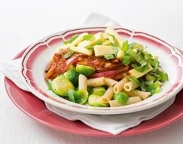 1 penne met spruitjes, kaas en tomatensaus