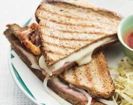 9 beenhamtosti met koolsalade
