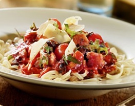 1 fettucini met kip, olijven, tomaat en rucola
