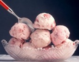 13 aardbeien-yoghurtijs 