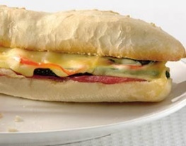 9 stokbroodtosti met courgette en salami