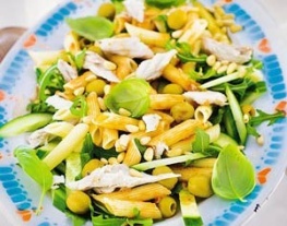 14 salade van pasta en makreel