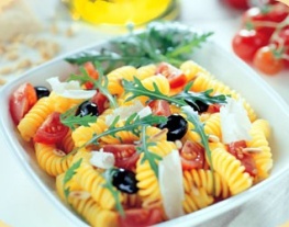 1 pastasalade met tomaatjes en rucola